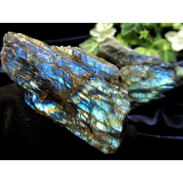 神秘的なレインボーシラー ラブラドライト ラフ原石 1個売り 40g-55g まるでオーロラ マダガ...