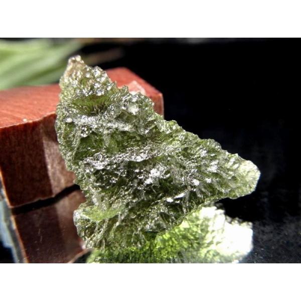 大粒原石 モルダバイト 原石 長さ約24mm×17mm 約2.2g 年々枯渇・流通激減 幸運と豊穣の...