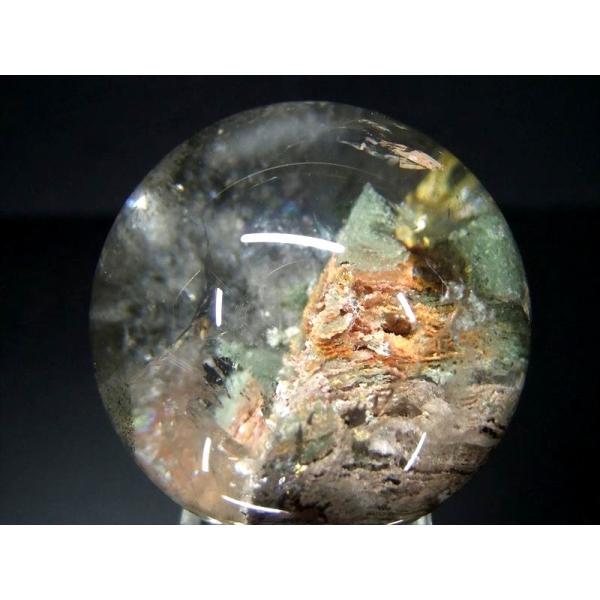 鋭角に聳え立つ霊峰 S級 千層 龍神 ファントムガーデンクォーツ 丸玉 台座付き 直径約40mm 重...