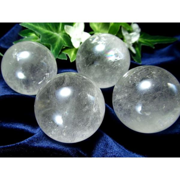 サシ入り天然水晶 丸玉 直径42mm-44mm すべての浄化と純粋さの象徴 お守りにも 透明感あり ...
