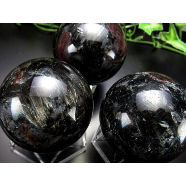 レアなガーネット入り ガーネットインヌーマイト 丸玉 直径約38mm-40mm 希少なガーネットとヌ...