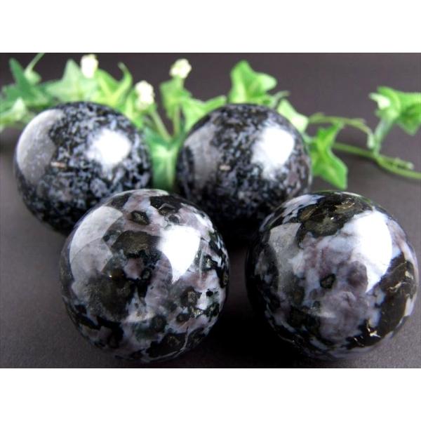 インディゴガブロ 斑糲岩 はんれいがん 丸玉 直径50mm-52mm 魔法使いマーリンの石 マダガス...
