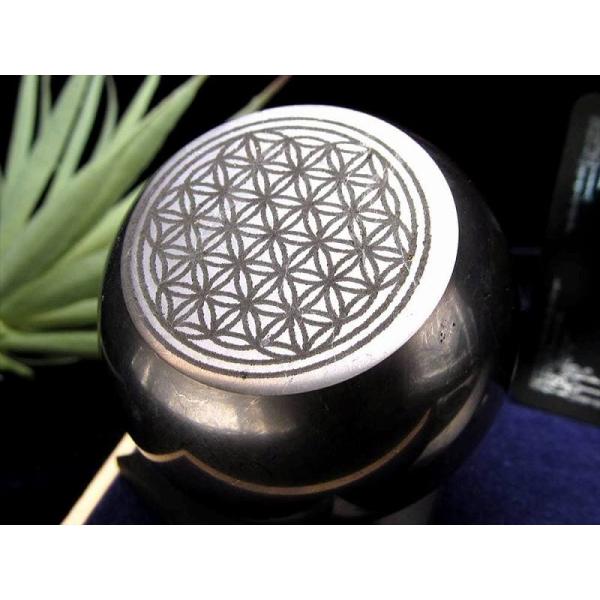 神聖幾何学 シュンガイト フラワーオブライフ デザイン丸玉 直径約50-52mm 1個売り 地球上で...