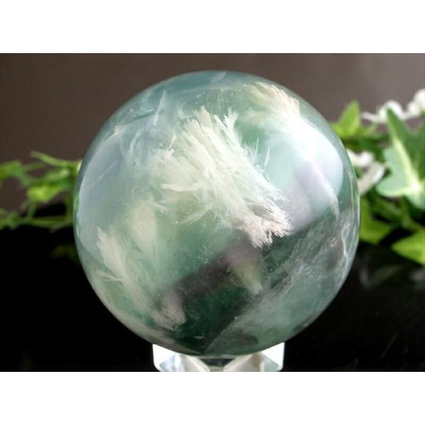 まるで美しい天使の羽 エンジェルフェザーインフローライト 丸玉 台座付き 直径約59.1mm 重さ約...