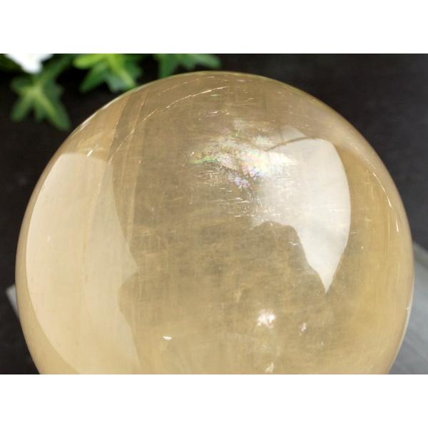 別格 透明 虹入り 4A ゴールデン カルサイト 丸玉 台座付 直径77mm 重さ688g 繁栄と成...