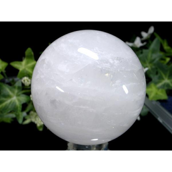 龍神の吐く息 スノーホワイト 水晶 丸玉 台座付 直径69.5mm 重さ465g 極上天然石 一点も...