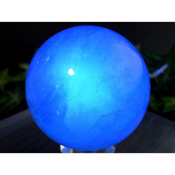 高品質 蛍光 グリーン フローライト 丸玉 台座付 直径56mm 重さ312g 大人気丸玉 天才の石...