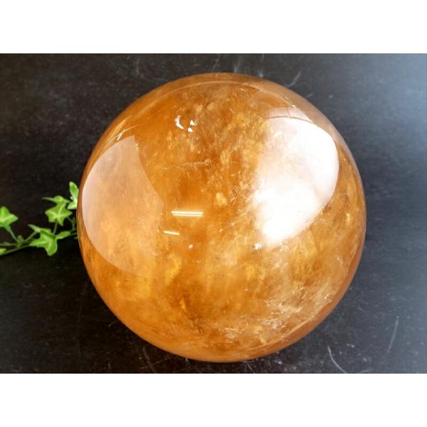 店頭展示中 特大 ディープゴールデン カルサイト 丸玉 台座付 直径約166mm 重さ6450g 繁...