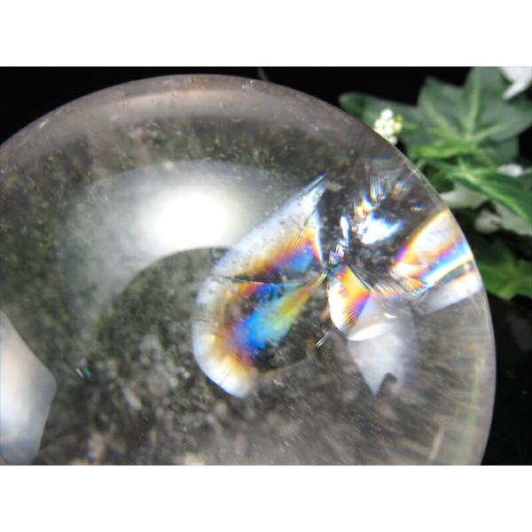 最良の虹 5A級 天然水晶 虹入り 丸玉 台座付 重さ379g φ65mm レインボー水晶 すべての...