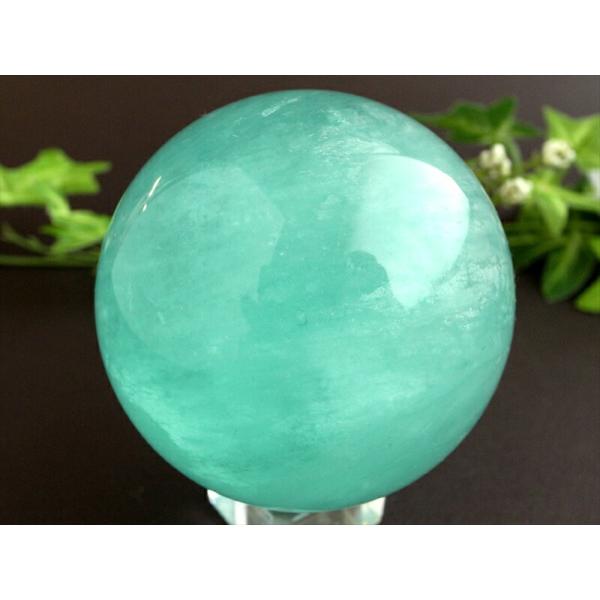 高品質 蛍光 グリーン フローライト 丸玉 台座付 直径59mm 重さ372g 大人気丸玉 天才の石...