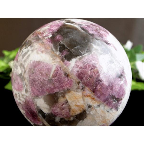 新種のペグマタイト ユニコーンストーン 丸玉 置物 直径73mm 重さ 542.4g レピドライトや...