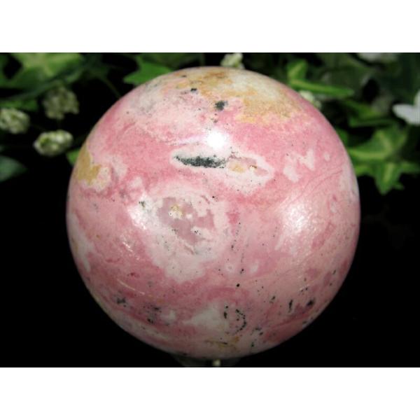 無条件の愛と癒し ピンクゾイサイト 丸玉 台座付 直径 55mm 重さ 265.3g 恋愛成就と積極...