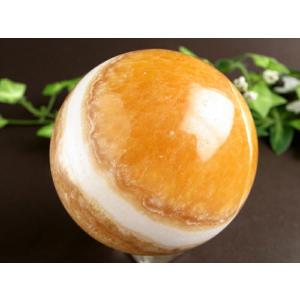 目玉焼き カルサイト 丸玉置物 台座付 直径約66mm 重さ409g 毎日が“金運”良好 黄身はしっかりめで 一点もの 方解石 メキシコ産 パワーストーン 天然石