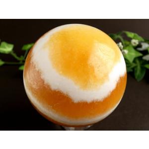目玉焼き カルサイト 丸玉置物 台座付 直径約69mm 重さ456g 毎日が“金運”良好 黄身はしっかりめで 一点もの 方解石 メキシコ産 パワーストーン 天然石