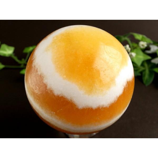 目玉焼き カルサイト 丸玉置物 台座付 直径約69mm 重さ456g 毎日が“金運”良好 黄身はしっ...