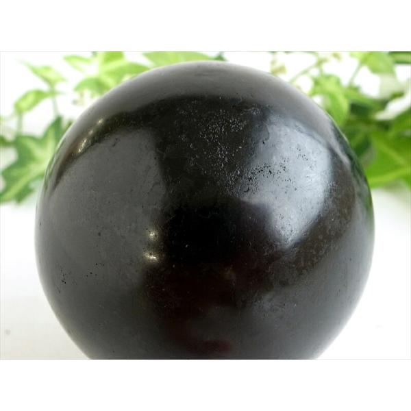 ブラックトルマリン 丸玉 置物 台座付 直径60mm 重さ332g 電気石 マットな質感 心身を浄化...