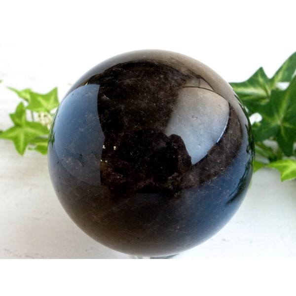 漆黒の丸玉 モリオン 黒水晶 丸玉 台座付き 重さ約576g 直径約75mm 魔除け 厄除けの黒い水...