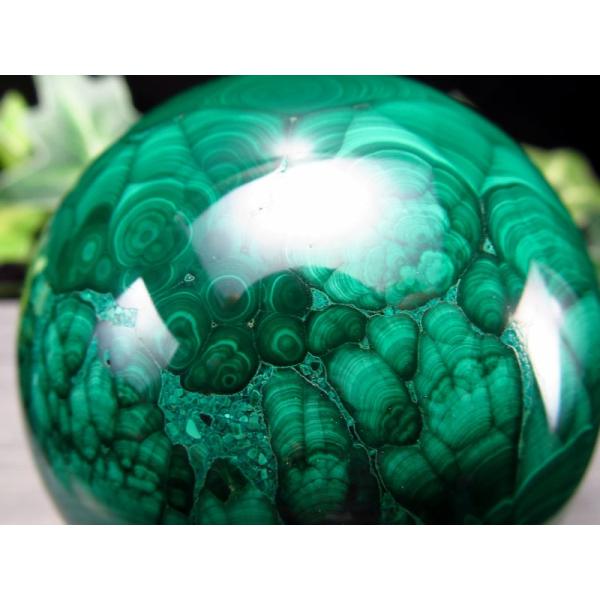 流動的な模様くっきり マラカイト丸玉 台座付き 直径約47mm 重さ233g 美麗繊細模様 濃厚グリ...