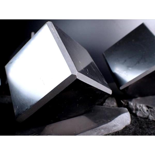 シュンガイト(シュンガ石) 変形キューブ 専用シュンガイト台座付き 幅約5.5cm×高さ約5.5cm...