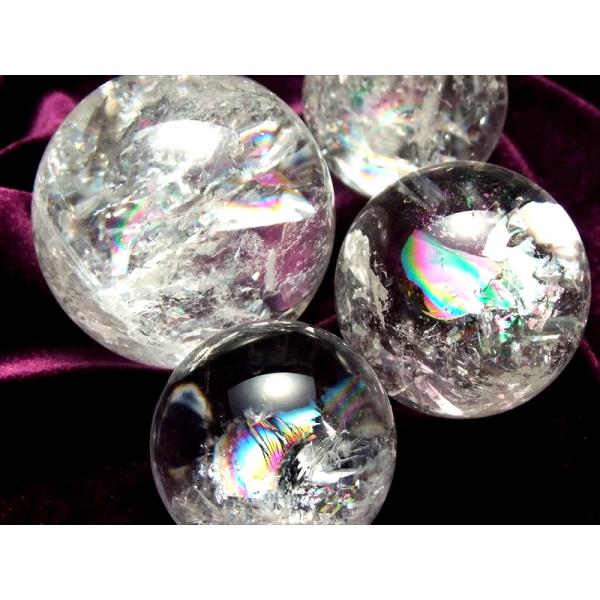 天然虹入り 水晶 丸玉 直径38mm-40mm すべての浄化と純粋さの象徴 お守りにも レインボーク...