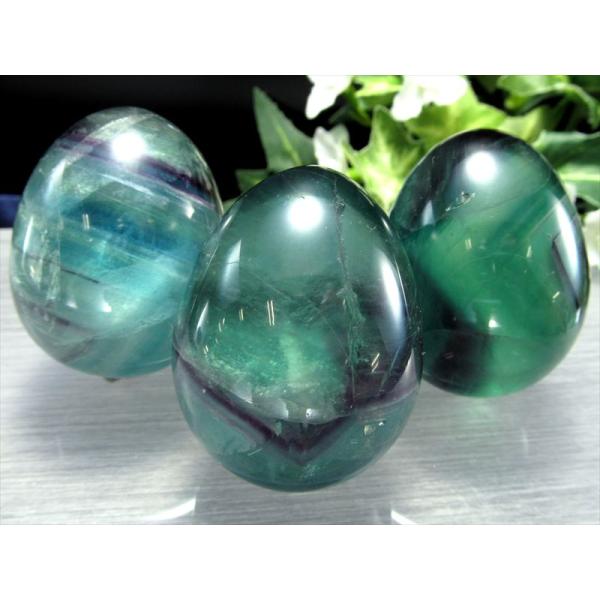 マルチカラーフローライト エッグ 卵型 置物 1個売り 高さ約48mm前後 重さ120g-130g前...