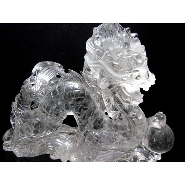 玉持ち龍神 透かし彫り技巧 透明天然水晶 玉持ち龍 彫刻置物 横幅約18.1cm 重さ1062g 大...