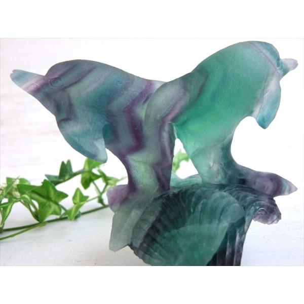 虹の海を泳ぐ 永遠の絆 ツインドルフィン レインボーフローライト 彫刻置物 高さ約107mm 重さ約...