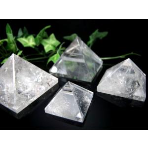 天然水晶 ピラミッド 置物 60g-70g 1個売り 天然クリスタル ナチュラルなクリア感 パワーを感じる結晶 パワフルなピラミッドパワー ブラジル産