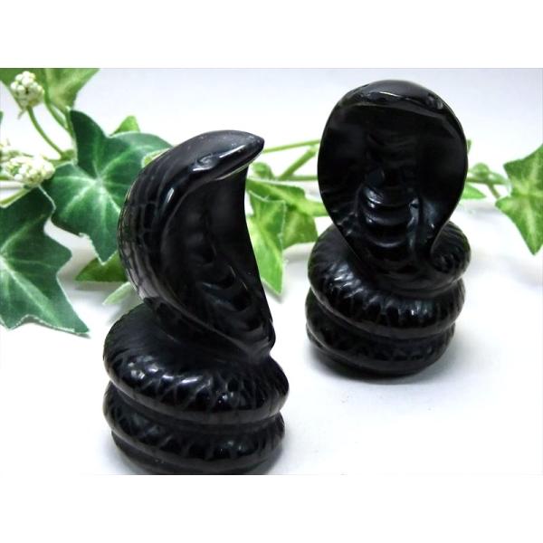 開運  オブシディアン コブラ 彫刻置物 重さ60g-70g 高さ約60mm ヘビ インテリアに 開...