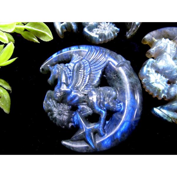 幻想的シラー ラブラドライト ペガサス＆月 彫刻置物 重さ 約45g 1個売り ブルーシラー マダガ...