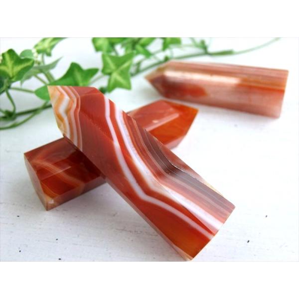 縞々模様の天然石 サードオニキス ポイント置物 1個売り 重さ約60g-80g 自然がつくりあげた神...