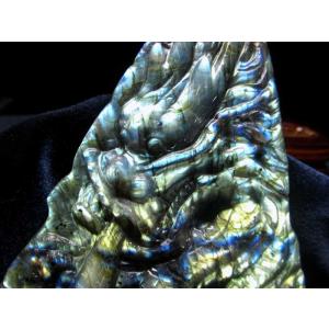 ブルー・ゴールドシラー、至高の立体龍神彫刻 ブルーシラーラブラドライトドラゴン彫り ドラゴンボール 置物 重さ 237g 高さ140mm 専用木製台座付き