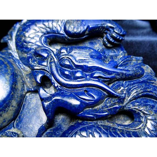 店頭展示中 濃厚ブルー 玉持ち龍神 ラピスラズリ 龍彫刻置物 重さ1845.0g 高さ310mm (...