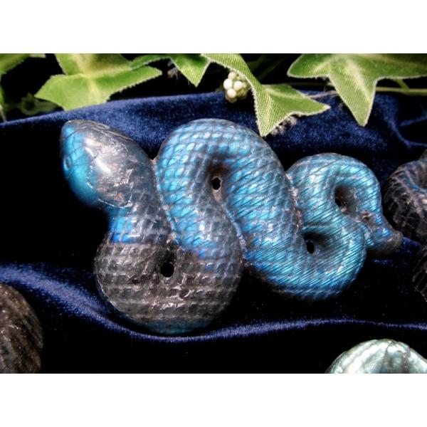 鮮やかブルーシラータイプ ラブラドライト 蛇 彫刻置物 幅約60mm 約20g-35g シラーが美し...