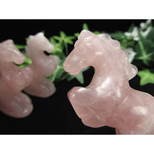 2026年の干支 ローズクォーツ 馬 彫刻置物 1個売り 重さ約50g-60g前後 愛と美の石 縁起...