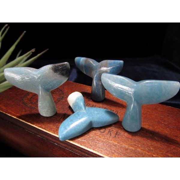 トロレアイトインクォーツ (トロール石) ホエールテール 置物 高さ約2-3cm 横2.5-3.5c...