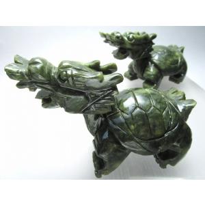 濃いグリーン 玉持ち龍神 サーペンティン(蛇紋石)龍彫刻置物 500-650g