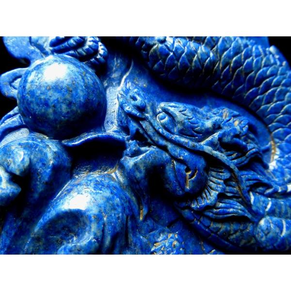 玉持ち龍神 ラピスラズリ 龍彫刻置物 重さ197g 高さ130mm 木製台付き ドラゴンボールモチー...