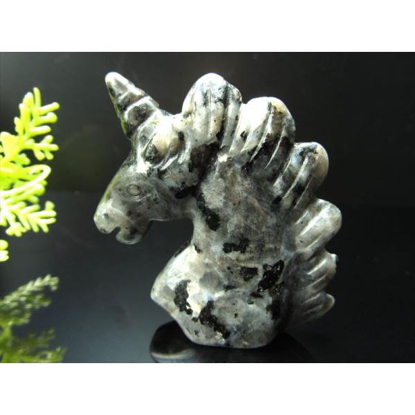 ラブラドライト ユニコーン 彫り 高さ約50mm 重さ30g-45g前後 ひらめきの石 インテリアに...