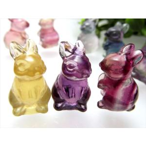 ミニサイズ 1個売り フローライト ウサギ 置物 重さ3g前後 高さ18mm前後 うさぎ 兎 幸運を運んでくれる神聖な生き物 商売繁盛 子孫繁栄 ngt パワーストーン