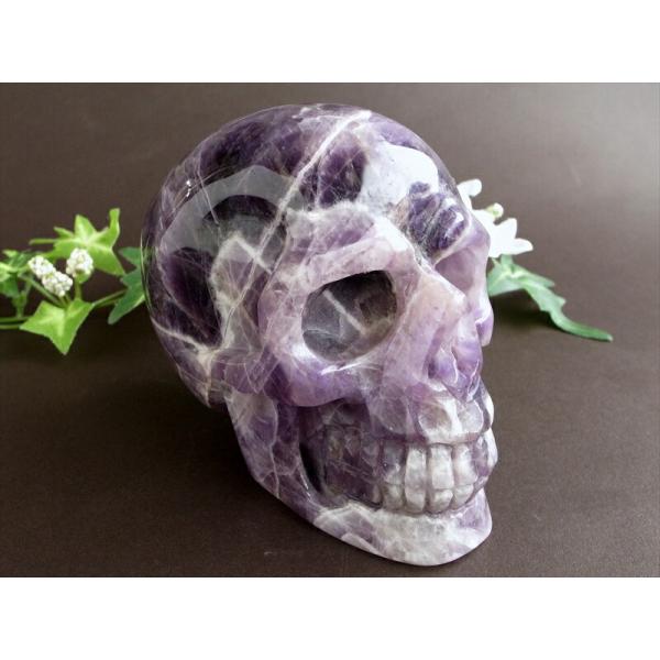 クールなスカルヘッド シェブロン アメジスト スカル 彫刻 置物 最大幅約114mm 重さ約1055...