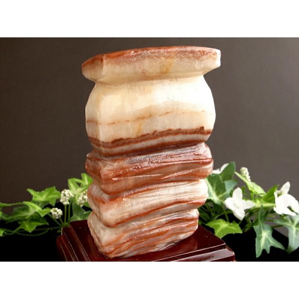 まるで豚肉 招財のお守り ポークストーン 豚肉石 置物 木製専用台座付 重さ約912g 高さ約91m...