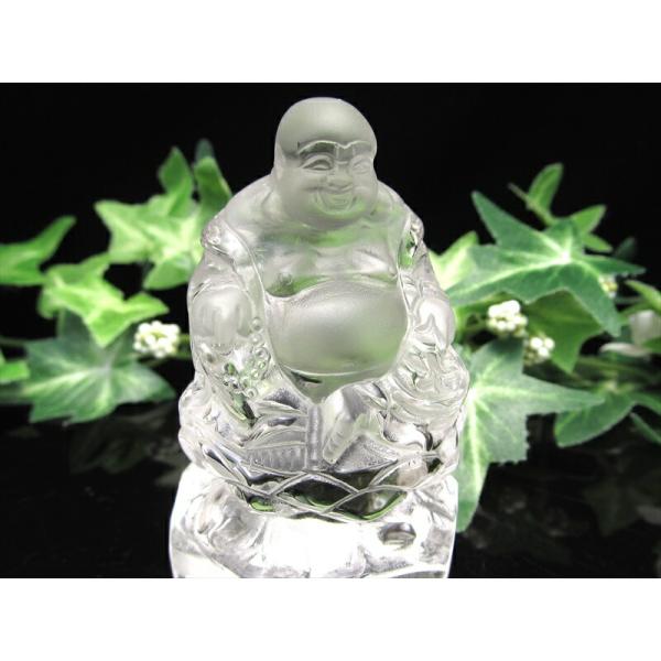 極上彫刻置物 天然水晶 布袋尊 彫刻置物 木製台座付 高さ約85mm 重さ173g 七福神で有名な布...