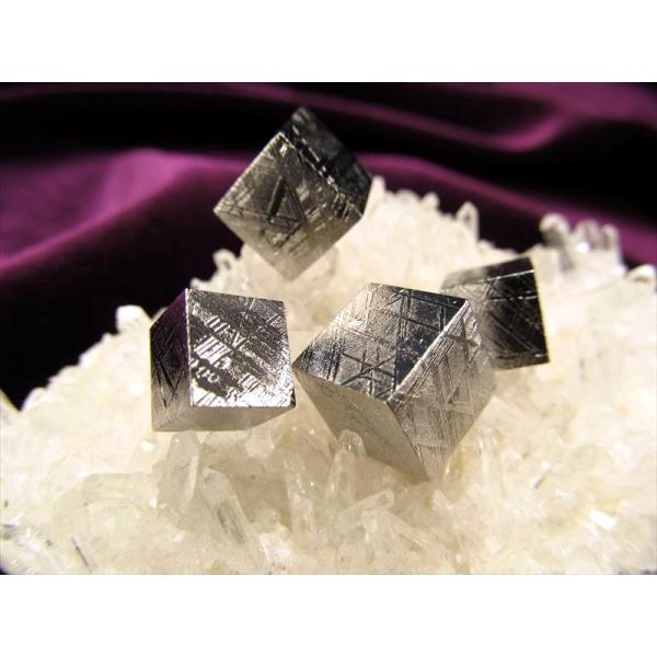 激レアミステリアスな宇宙から来た鉱物 ギベオン隕石キューブ 御守りコレクションにも メテオライト ル...