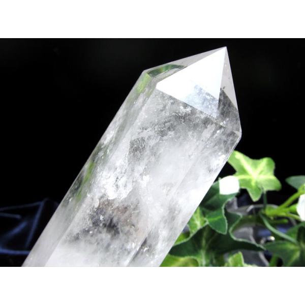 虹入り 透明水晶 ポイント 専用木製台座付 高さ142mm 重さ296g 純粋と浄化を象徴する万能パ...