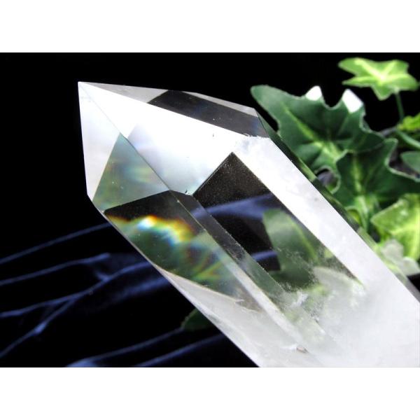 虹入り 透明水晶 ポイント 専用木製台座付 高さ133mm 重さ262g純粋と浄化を象徴する万能パワ...