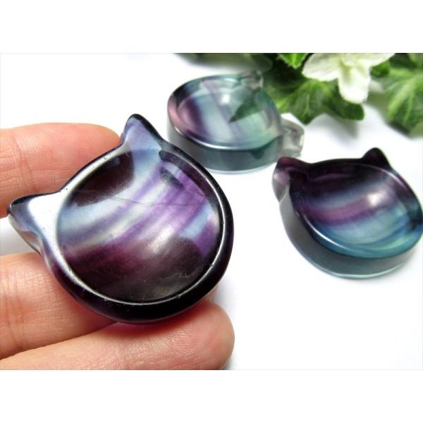 美麗層状フローライト小皿 マルチカラー フローライト 猫 プレート 1個売り 幅約31mm前後 キャ...