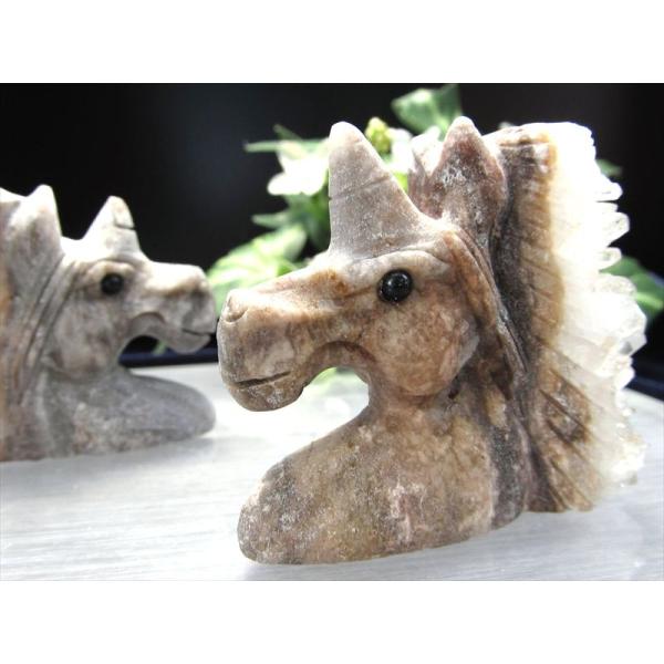 手乗りサイズ メノウ 瑪瑙 ユニコーン 彫刻置物 幅約50mm-70mm前後 重さ約40g-70g前...