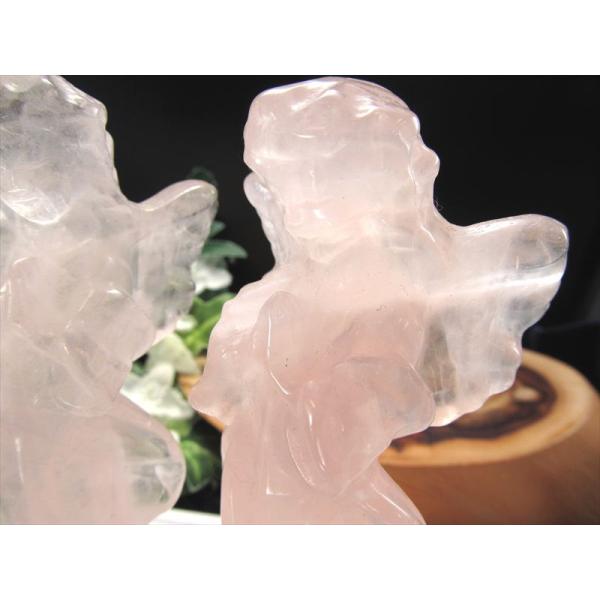 ローズクォーツ エンジェル 彫刻置物 1個売り 高さ約10cm 細部まで彫り込まれたローズクォーツ大...