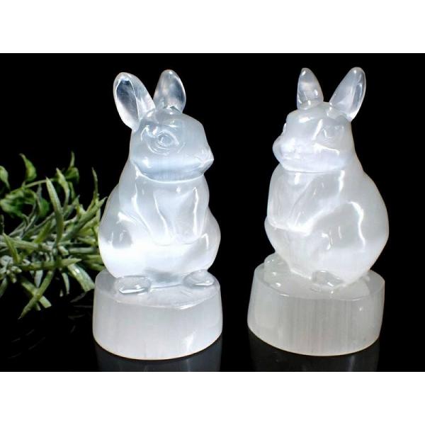 セレナイト(透石膏)兎(ウサギ)彫刻置物 長さ幅約9.5cm 1個売り 干支 縁起物 立ってるうさぎ...